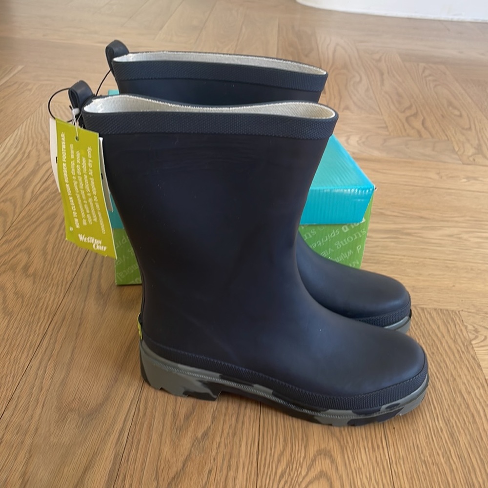 NWT Rain boots